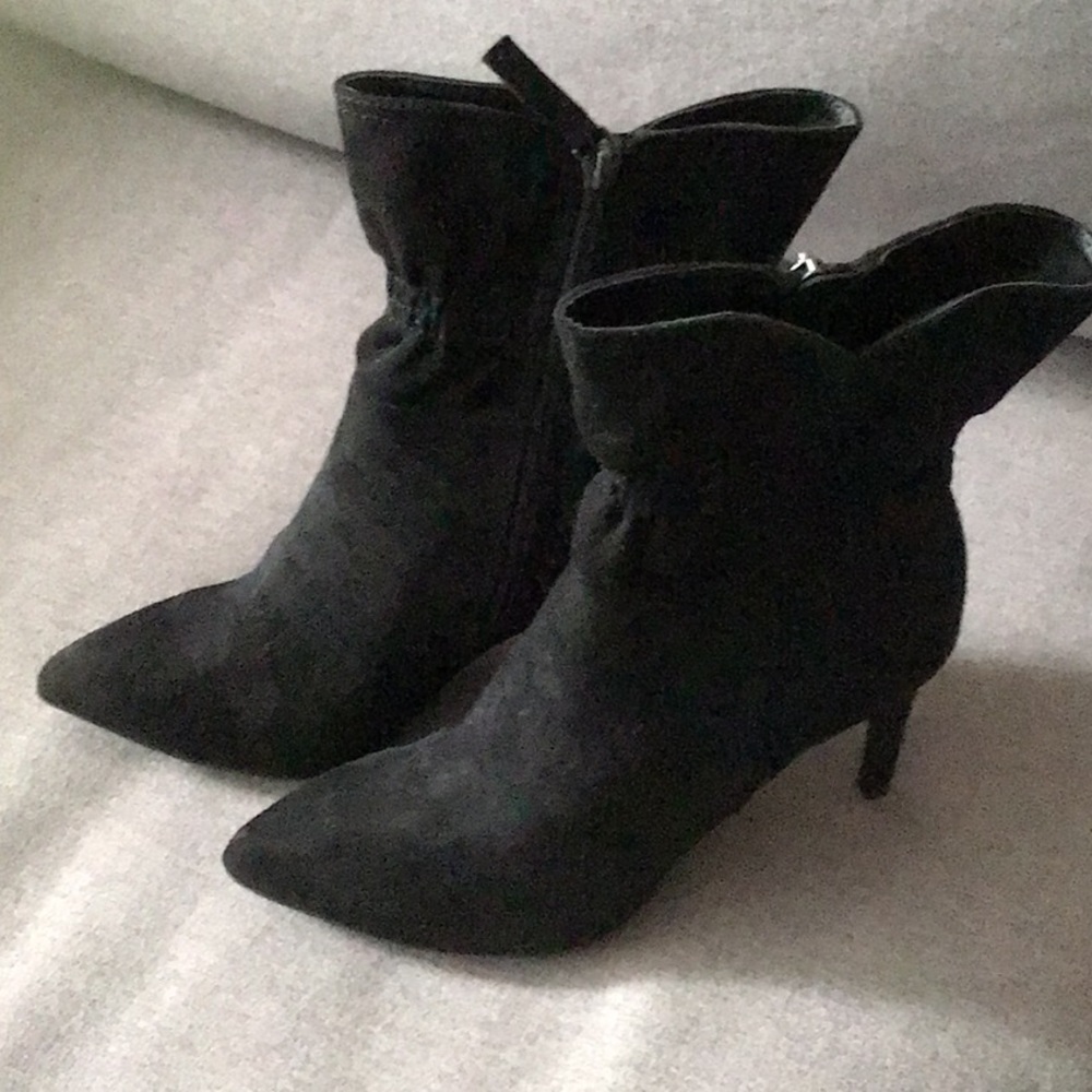 Scoops woman’s boot